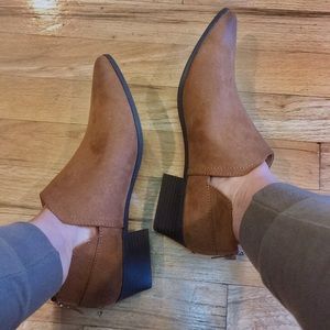 Chestnut suede booties